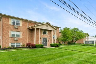 Flats of Clintonville in Columbus, OH - Building Photo