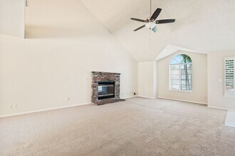 8840 N Barton Ave in Fresno, CA - Building Photo - Building Photo