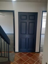 18433 Hatteras St, Unit 306 in Tarzana, CA - Foto de edificio - Building Photo