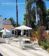 5136 E Livingston Dr in Long Beach, CA - Building Photo - Building Photo