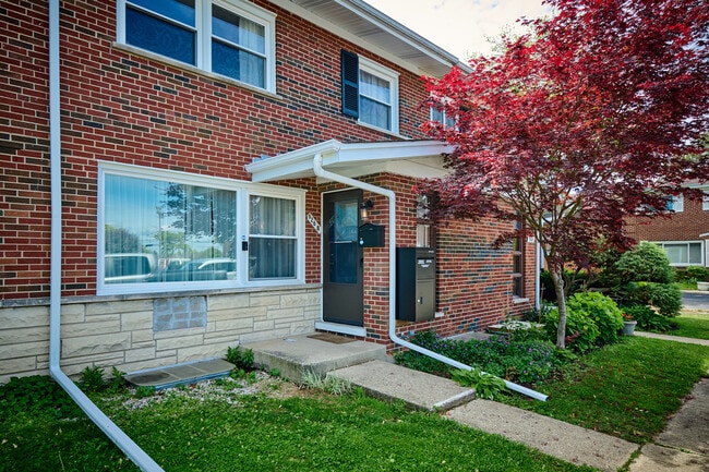 property at 926 N Boxwood Dr