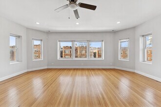 7515 S Essex Ave in Chicago, IL - Building Photo - Building Photo