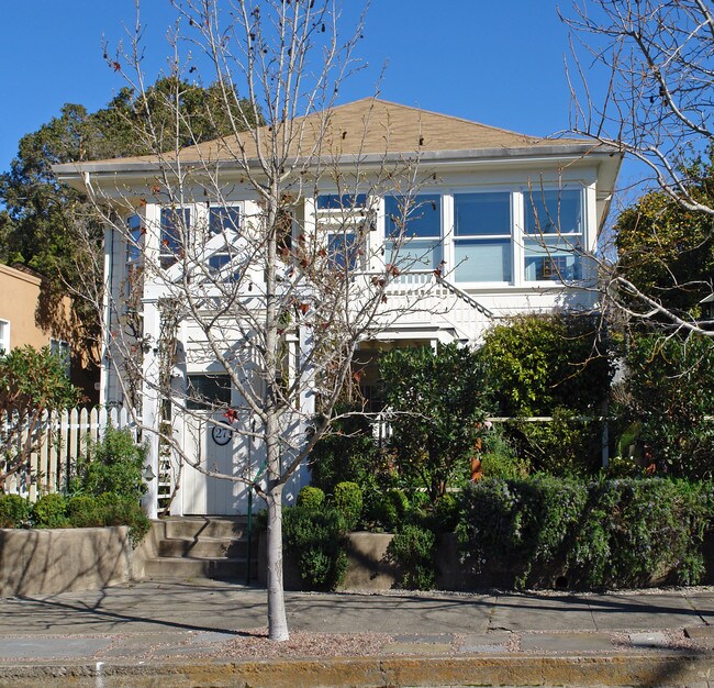 27 Mountain View Ave in Mill Valley, CA - Building Photo - Building Photo