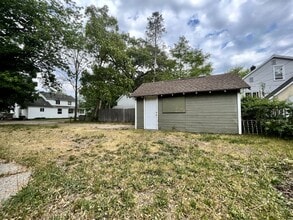 1126 Holt St in Muskegon, MI - Building Photo - Building Photo