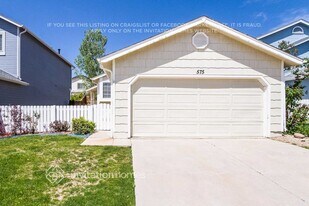 575 Longfellow Ln in Littleton, CO - Building Photo