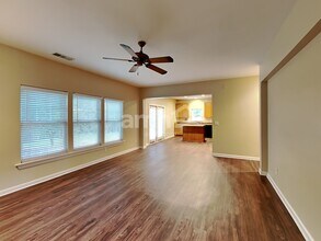 7860 Keepsake Ln in Flowery Branch, GA - Foto de edificio - Building Photo