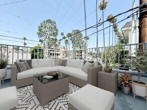4406 Fulton Ave-Unit -401A in Los Angeles, CA - Building Photo - Building Photo