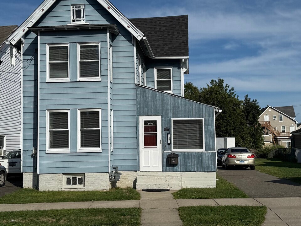 45 Saint Mary St in Hamden, CT - Building Photo
