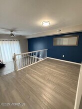 325 Kingsbridge Ct in Old Bridge, NJ - Building Photo - Building Photo