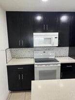 4400 W 16th Ave in Hialeah, FL - Building Photo
