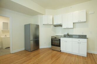 23 Saint Lukes Rd, Unit 305 in Boston, MA - Building Photo - Building Photo