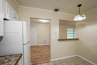 7944 Meridian St in Miramar, FL - Building Photo - Building Photo