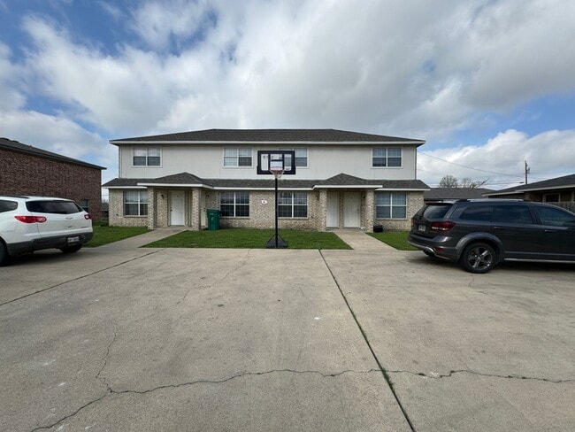 property at 1602 Aztec Trce