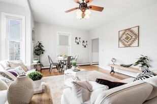 19 Chestnut St, Unit 2 in Boston, MA - Building Photo