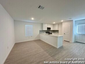577 Kathleen Pike in San Antonio, TX - Building Photo - Building Photo