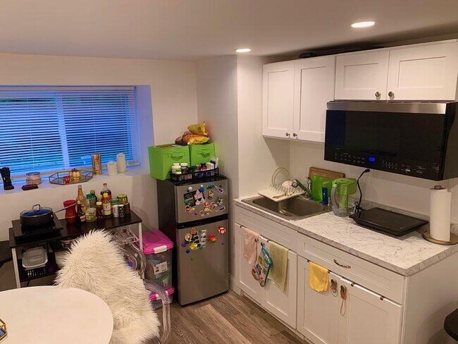 52 S Border Rd, Unit A in Medford, MA - Building Photo - Building Photo