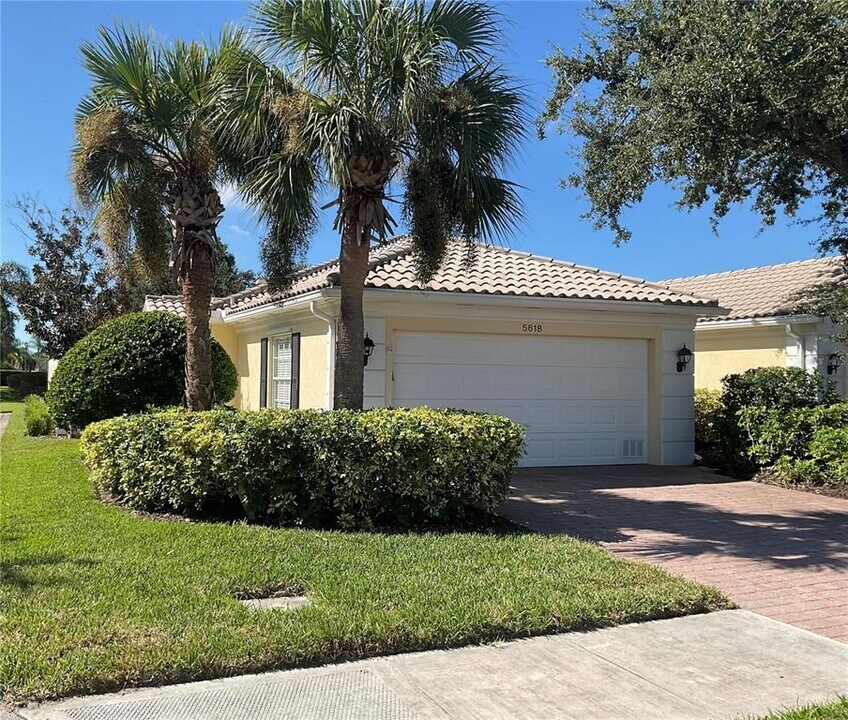 5518 Modena Pl in Sarasota, FL - Building Photo