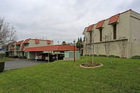 Hacienda Del Sol Apartments in Carmichael, CA - Foto de edificio - Building Photo