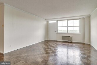 2030 N Adams St in Arlington, VA - Foto de edificio - Building Photo