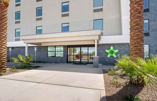 Furnished Studio-Phoenix - Chandler - Airport in Chandler, AZ - Foto de edificio - Building Photo