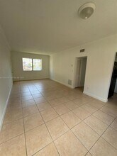 120 SW 18th Ct in Miami, FL - Foto de edificio - Building Photo