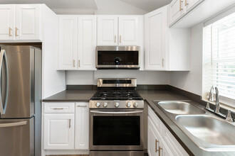 22103 Parthenia St, Unit 22103 Parthenia Street in West Hills, CA - Building Photo - Building Photo