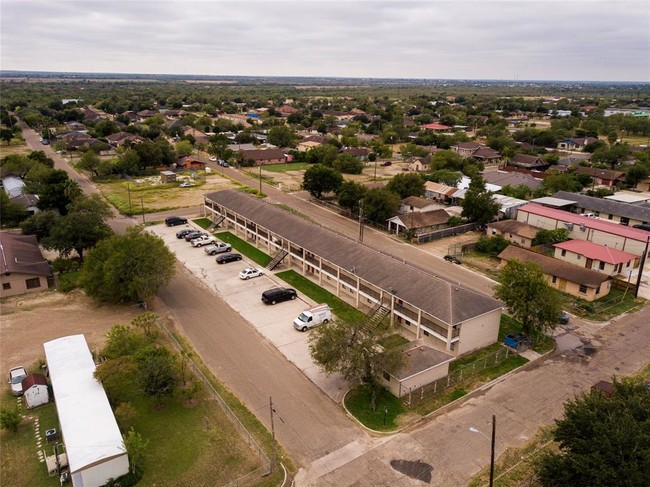 201 S Fresno Ave in Roma, TX - Building Photo - Building Photo