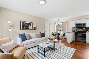 18451 Sharon Ln in Roseville, MI - Building Photo