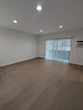 11030 Moorpark St in Los Angeles, CA - Building Photo - Building Photo