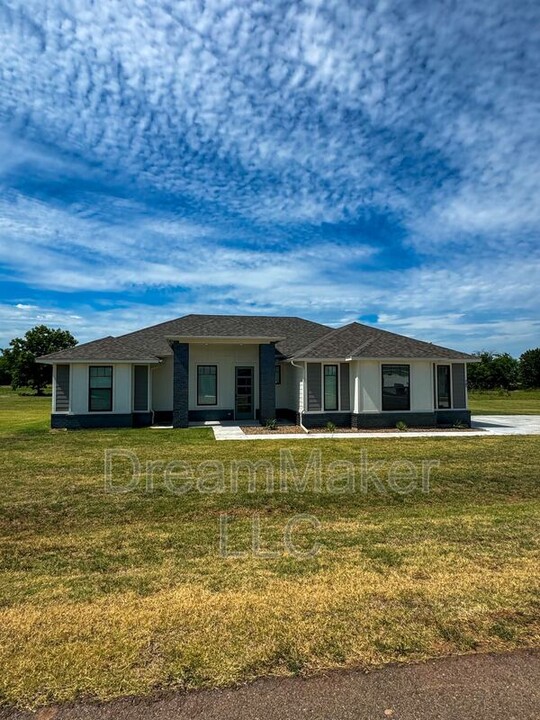 787 Flowers Dr in Goldsby, OK - Foto de edificio