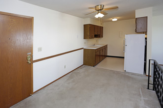 Larpenteur Manor Apartments in St. Paul, MN - Building Photo - Interior Photo