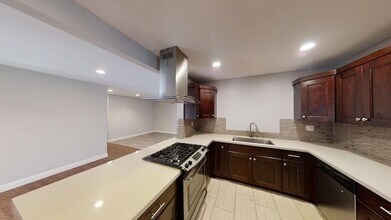 5325 E Falls View Dr in San Diego, CA - Building Photo - Building Photo