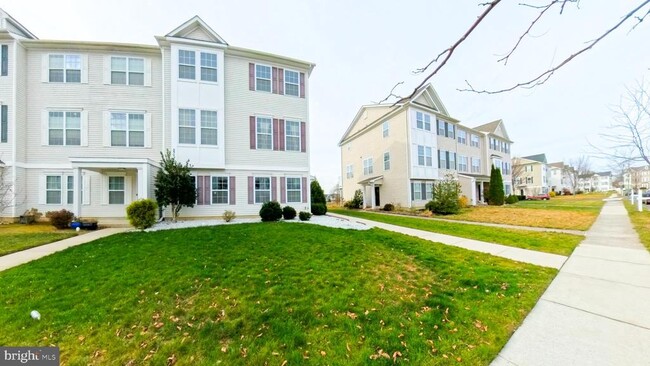 33 Mountie Ln in Chesterfield, NJ - Foto de edificio - Building Photo