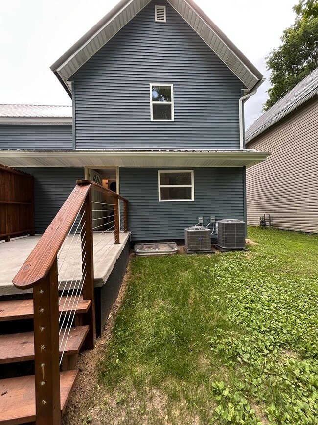 307 N Sycamore St in Lagrange, IN - Foto de edificio - Building Photo