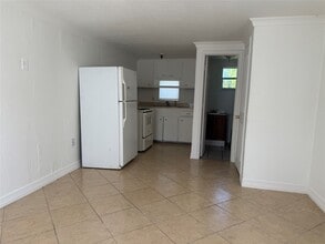 913 Knight St in Houston, TX - Foto de edificio - Building Photo