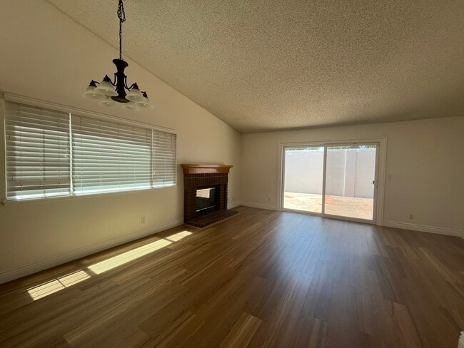 6278 Jarvis Ave in Newark, CA - Foto de edificio - Building Photo