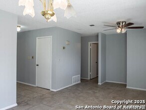 6706 Spring Manor St in San Antonio, TX - Building Photo - Building Photo