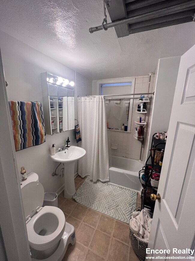 14 Centre St in Cambridge, MA - Foto de edificio - Building Photo