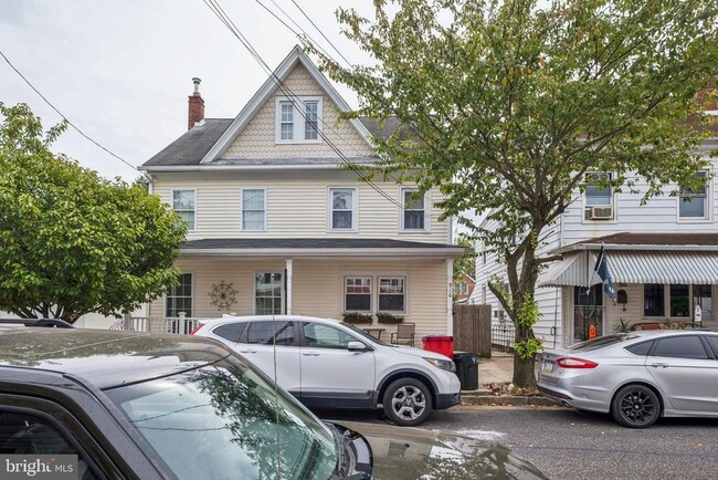 property at 916 Cedar St