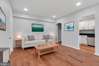 1909 N Rhodes St in Arlington, VA - Building Photo - Building Photo