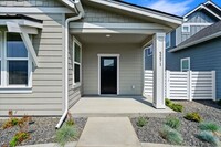 5349 E Dorado Ave in Post Falls, ID - Foto de edificio - Building Photo