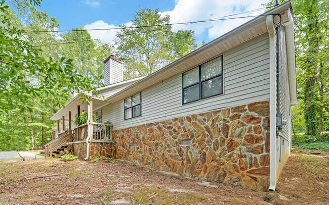 24 Churchill Dr in Toccoa, GA - Building Photo - Building Photo