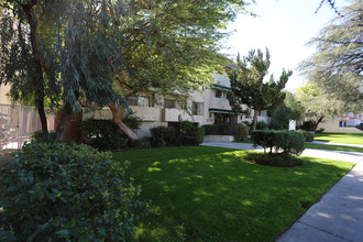 Sherman Manor in Van Nuys, CA - Building Photo - Building Photo