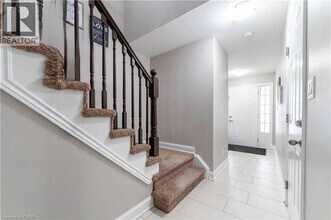 560 Landgren Ct in Kitchener, ON - Building Photo - Building Photo