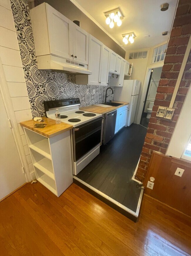 87 Marion St in Brookline, MA - Building Photo - Building Photo