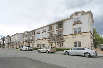 Parkview Court Senior Apartments in Fillmore, CA - Building Photo - Building Photo