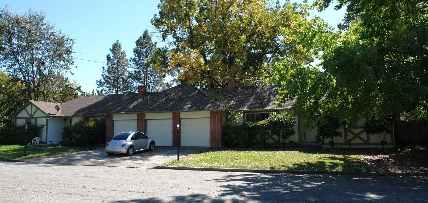 172 Lark Center Dr in Santa Rosa, CA - Building Photo