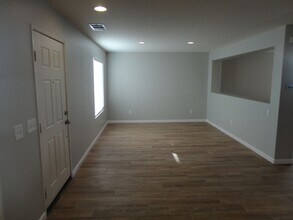 38319 Armstrong Dr in Palmdale, CA - Building Photo - Building Photo