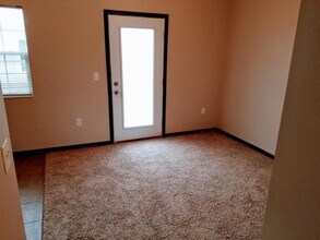 1305 S G Ave in Nevada, IA - Building Photo - Building Photo