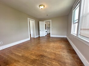 61 Hanson St in Rochester, NH - Building Photo - Building Photo